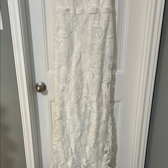 Embroidered Wedding Dress David’s Bridal design SDWG0686 soft white - Picture 3 of 5
